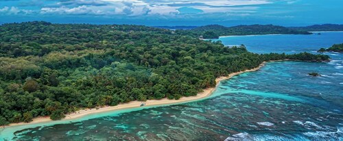 Luxury house 5 Bedrooms + 4.5 Bathrooms/ ocean front in Isla Colon Bocas del Toro🏖️🌊