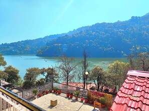 Property grounds - HOTEL S-I-L-V-E-R INN  (Chandigarh)