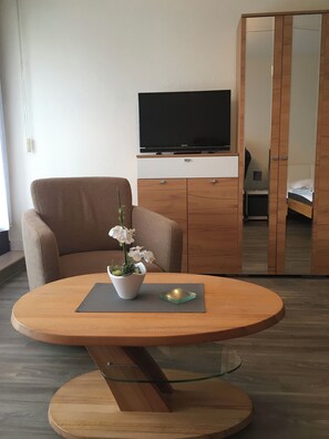 Room - Vacation Rental Near the Spa Park with a Pool, Sauna, and Garage (Bad Salzuflen)