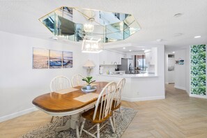 Dining - Penthouse at Crescent Beach Club, 20D, Beachfront! (Clearwater Beach)