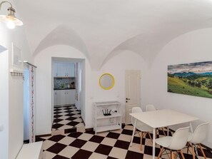 Studio - utsikt mot innergården | Restauranger
