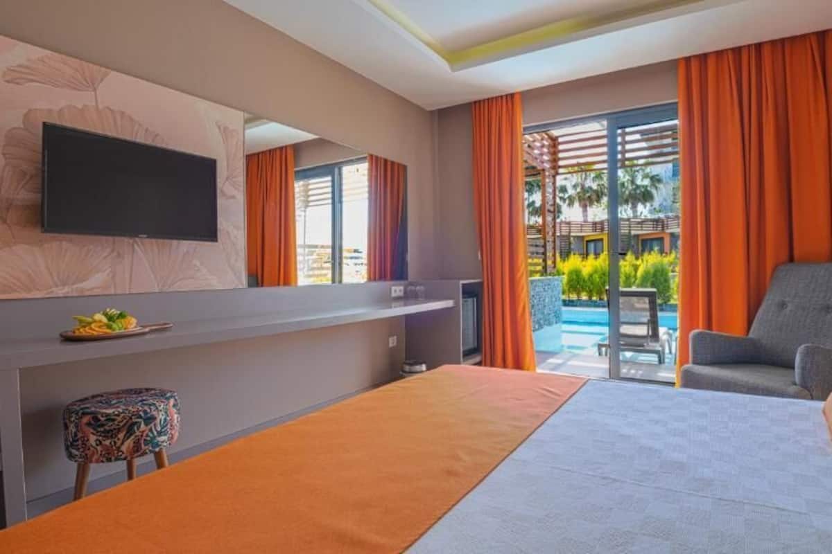 Luxury Room | In-room safe, soundproofing, free WiFi