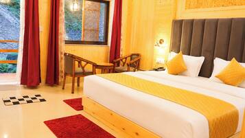 Hypo-allergenic bedding, desk, soundproofing, free WiFi