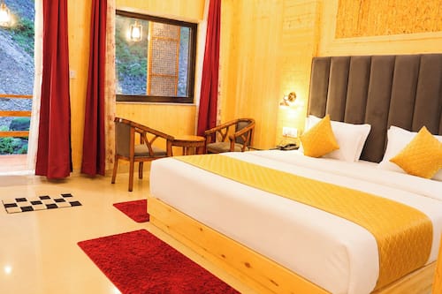 Hypo-allergenic bedding, desk, soundproofing, free WiFi