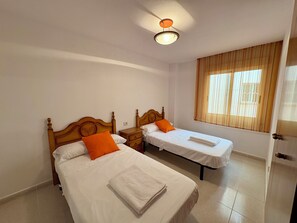 Iron/ironing board, Internet, bed sheets - Spacious apartment in the center of Peñiscola 5 minutes from the beaches and the castle. (Peníscola)