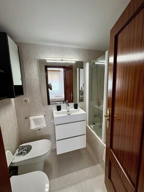 Hair dryer, bidet, towels, soap - Spacious apartment in the center of Peñiscola 5 minutes from the beaches and the castle. (Peníscola)
