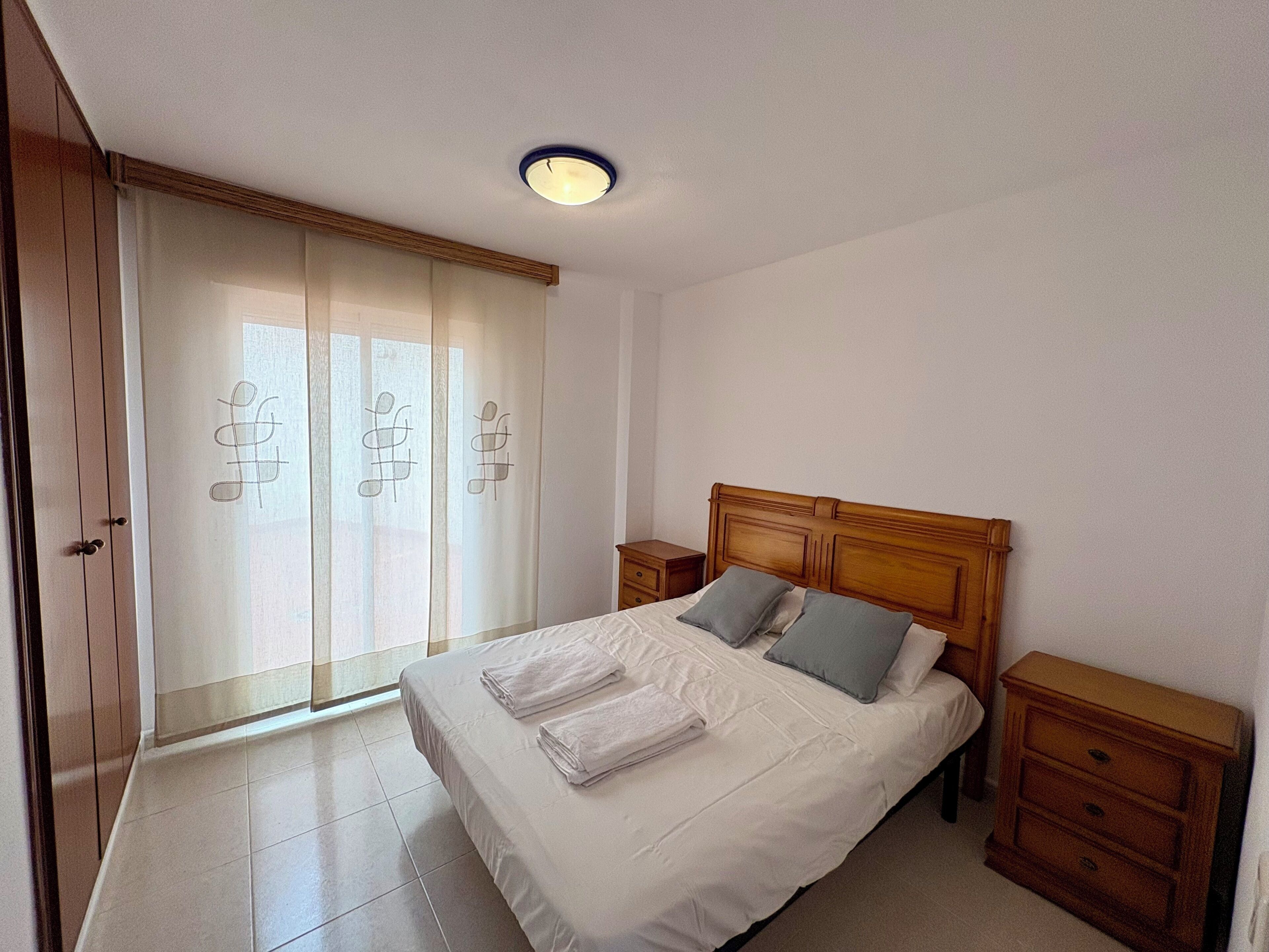 Iron/ironing board, Internet, bed sheets