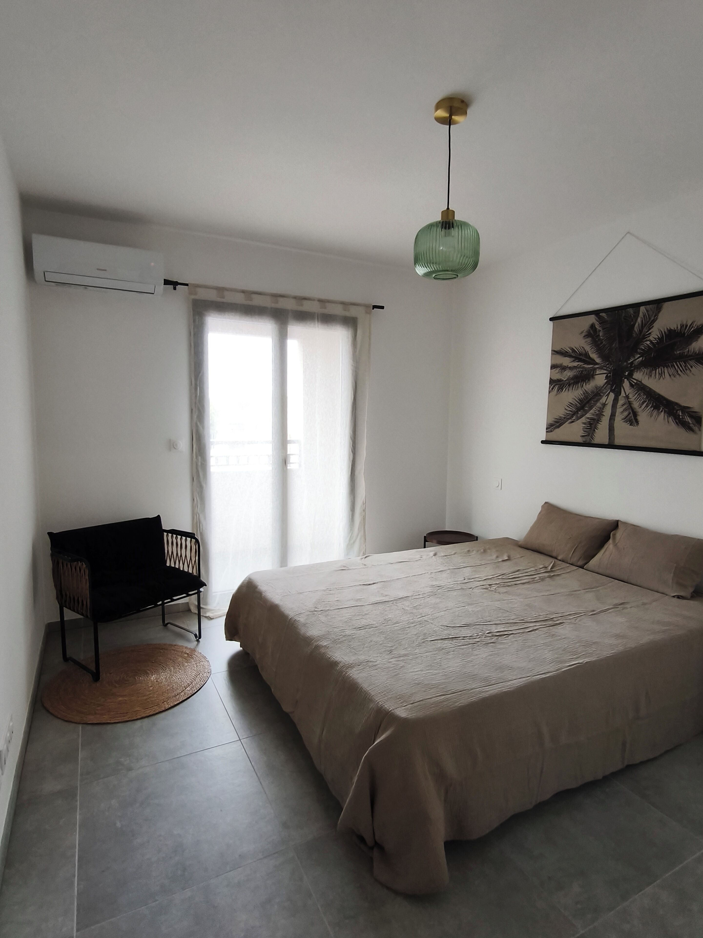 1 dormitorio, tabla de planchar con plancha, wifi y ropa de cama