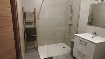 Ducha, toallas y jabón