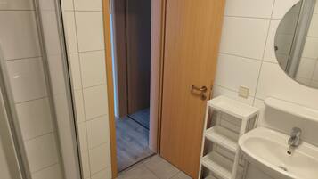 Shower, towels