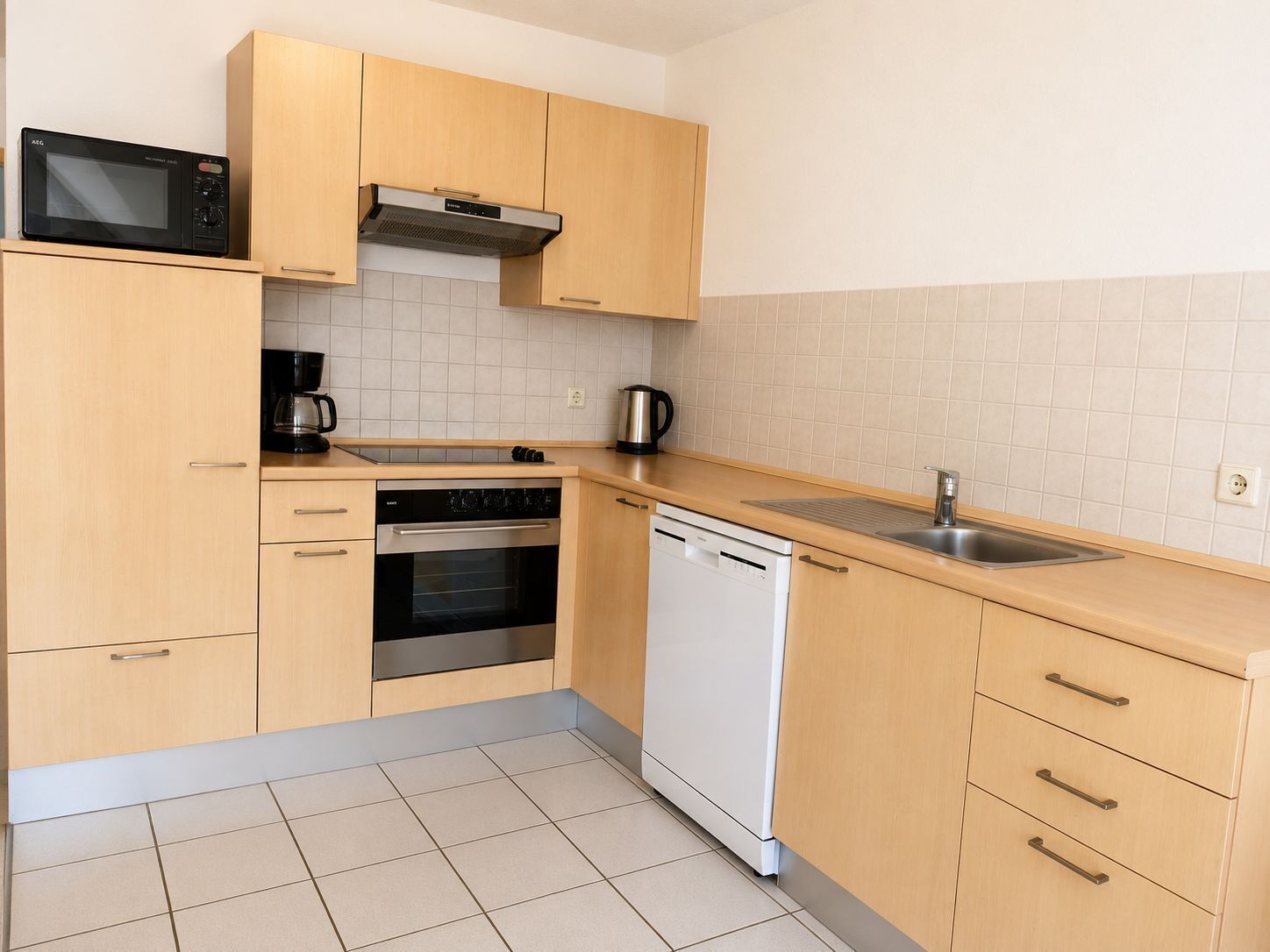 Kühlschrank, Ofen, Herdplatte, Geschirrspüler