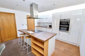 Microwave, dishwasher - The Hideaway, Sheringham, close to shops and beach - perfect for relaxing break (Sheringham)