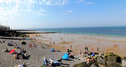The Hideaway, Sheringham, close to shops and beach - perfect for relaxing break