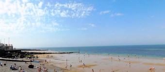 The Hideaway, Sheringham, close to shops and beach - perfect for relaxing break