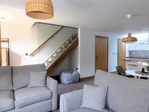 Living area - The Hideaway, Sheringham, close to shops and beach - perfect for relaxing break (Sheringham)