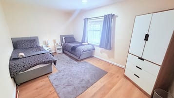 3 slaapkamers, een strijkplank/strijkijzer, wifi, beddengoed
