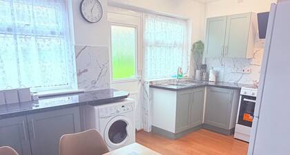 House In Cannock-3 Bed Sleeps 5