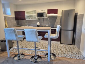 Private kitchen - Renovated apartment overlooking inner courtyard in the historic center of Arles (Arles)