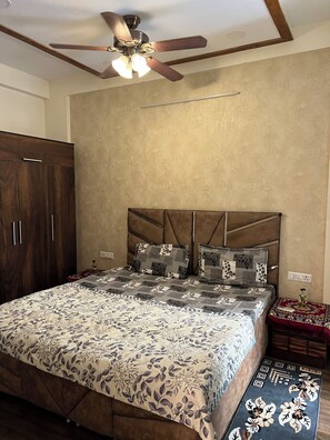 WiFi - Fully Furnished Independent Luxury Flat at Casa Luxoria. hotel-style hospitality (Jalandhar)