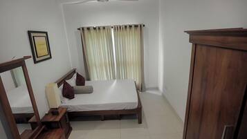 3 bedrooms, iron/ironing board, free WiFi, bed sheets