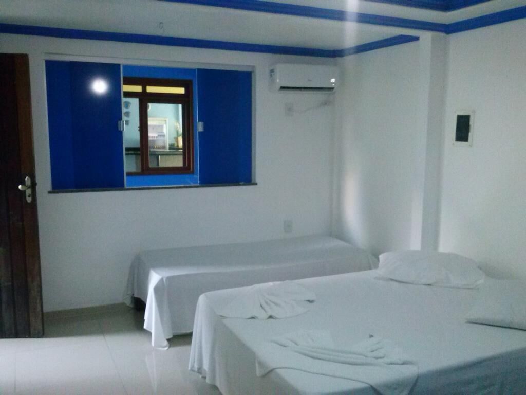 Buồng tắm vòi sen, khăn tắm, giấy vệ sinh 