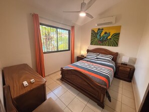 Free WiFi, bed sheets - Tropical Escape at Green Life (Playas Del Coco)