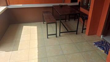 Suite | Tempat makan luar