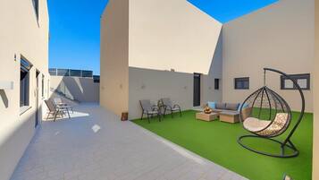 Apartment, Courtyard View | Outdoor dining