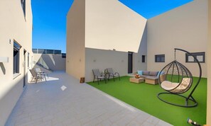 Apartment, Courtyard View | Outdoor dining - Southside Beach Suites (Tris Ekklisies)
