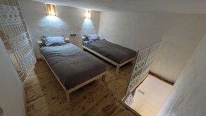 2 chambres, fer et planche à repasser, Wi-Fi, draps fournis