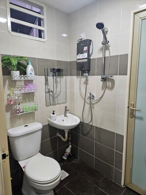 Shower, towels, soap, shampoo