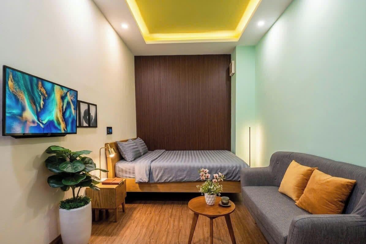 Tabla de planchar con plancha, wifi y ropa de cama 