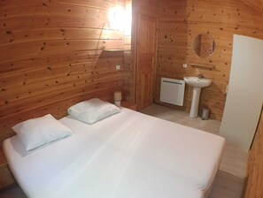 Room - Vrbo Property (Mauroux)