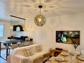 Dining - Villa Madison 4-bedroom Val d'Europe, Vallée Village, Disnleyland Paris (Chessy)