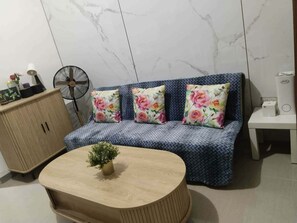Interior - Perfect 1-bedroom condo with AC in charming Pasay City (Pasay City)