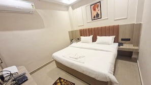 Double Room | Free WiFi - The City Hotel (Kanpur)