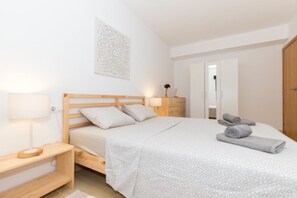 2 chambres, fer et planche à repasser, Wi-Fi gratuit, draps fournis