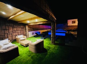 Property grounds - 3 BEDROOM VILLA WITH PRIVATE POOL JACUZZI SOUTH OF FRANCE (Bessan)
