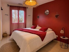 Iron/ironing board, WiFi, bed sheets - 3 BEDROOM VILLA WITH PRIVATE POOL JACUZZI SOUTH OF FRANCE (Bessan)