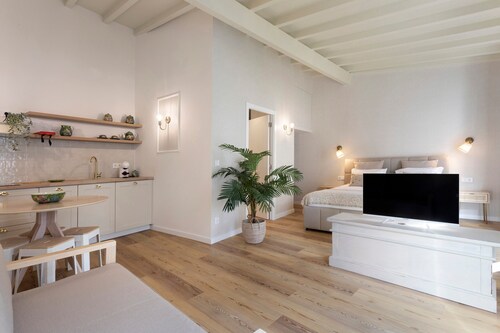 Vila Santa Luzia 6 with Shared Pool, Wi-Fi, and Air Conditioning