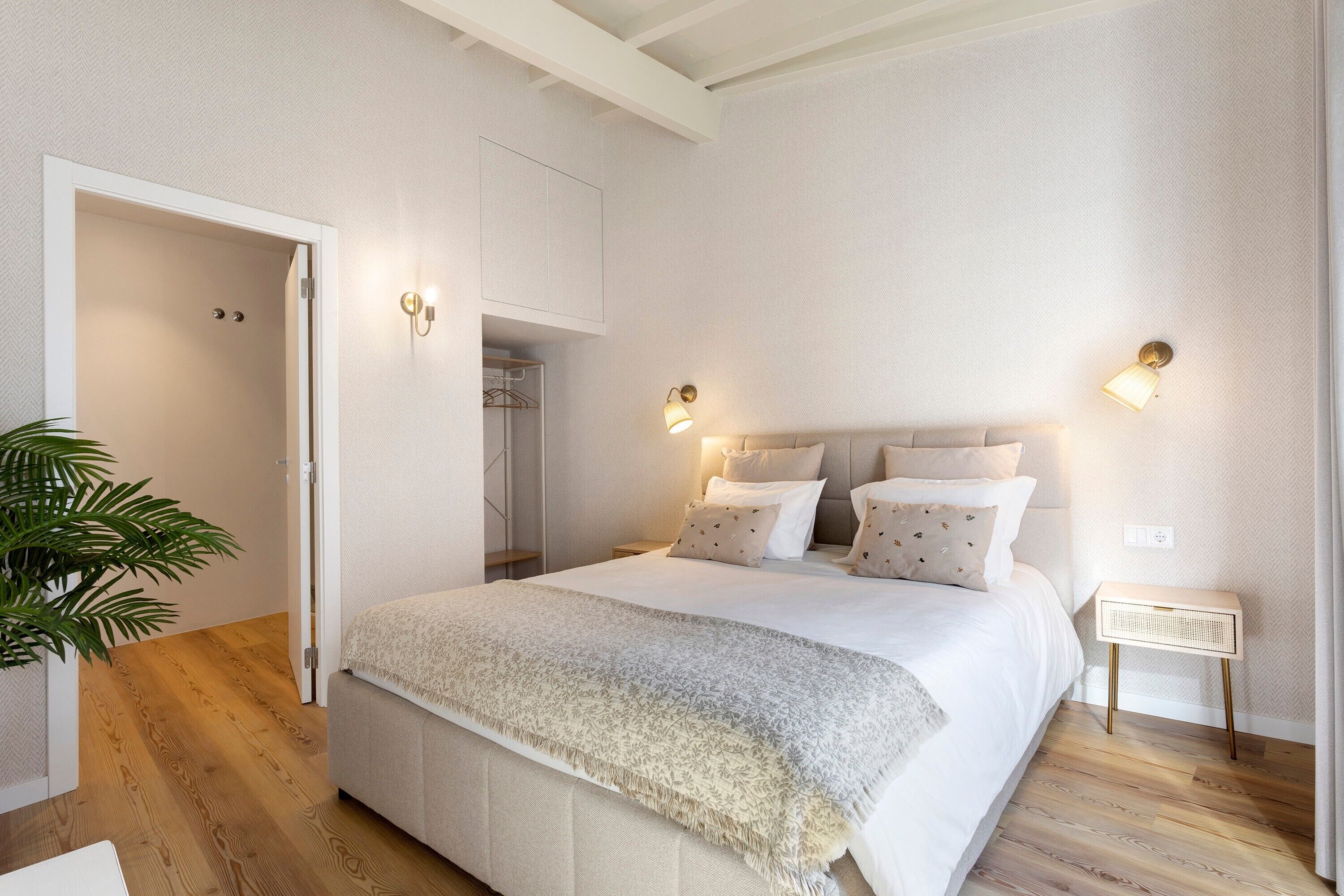 WiFi, bed sheets, wheelchair access