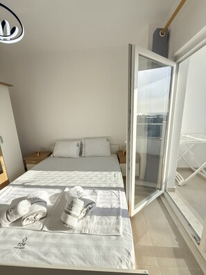 1 bedroom, iron/ironing board, WiFi, bed sheets - Hannah Mare Apartment by Tok (Golem)
