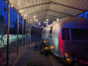 Property grounds - Secluded Airstream Retreat on 4 Acres Nashville GA (Nashville)