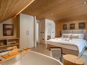 Travel crib, free WiFi