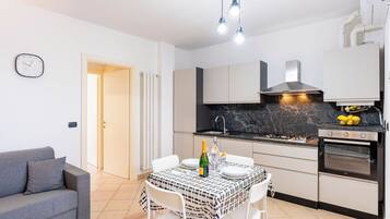 Forno, lavastoviglie, seggiolone