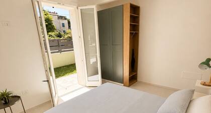 New apartment with garage 5 minutes walk from the beach, behind the Rock