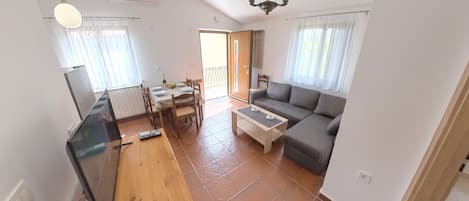 Appartement, 2 slaapkamers, balkon | Woonkamer