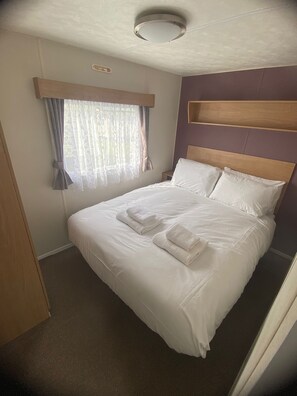 Iron/ironing board, Internet, bed sheets - Little Gem 2 Bed Caravan opposite the Beach on California Cliffs Holiday Park (Scratby)