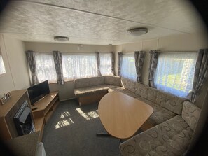 Living area - Little Gem 2 Bed Caravan opposite the Beach on California Cliffs Holiday Park (Scratby)