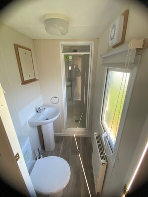 Hair dryer, towels, soap, toilet paper - Little Gem 2 Bed Caravan opposite the Beach on California Cliffs Holiday Park (Scratby)